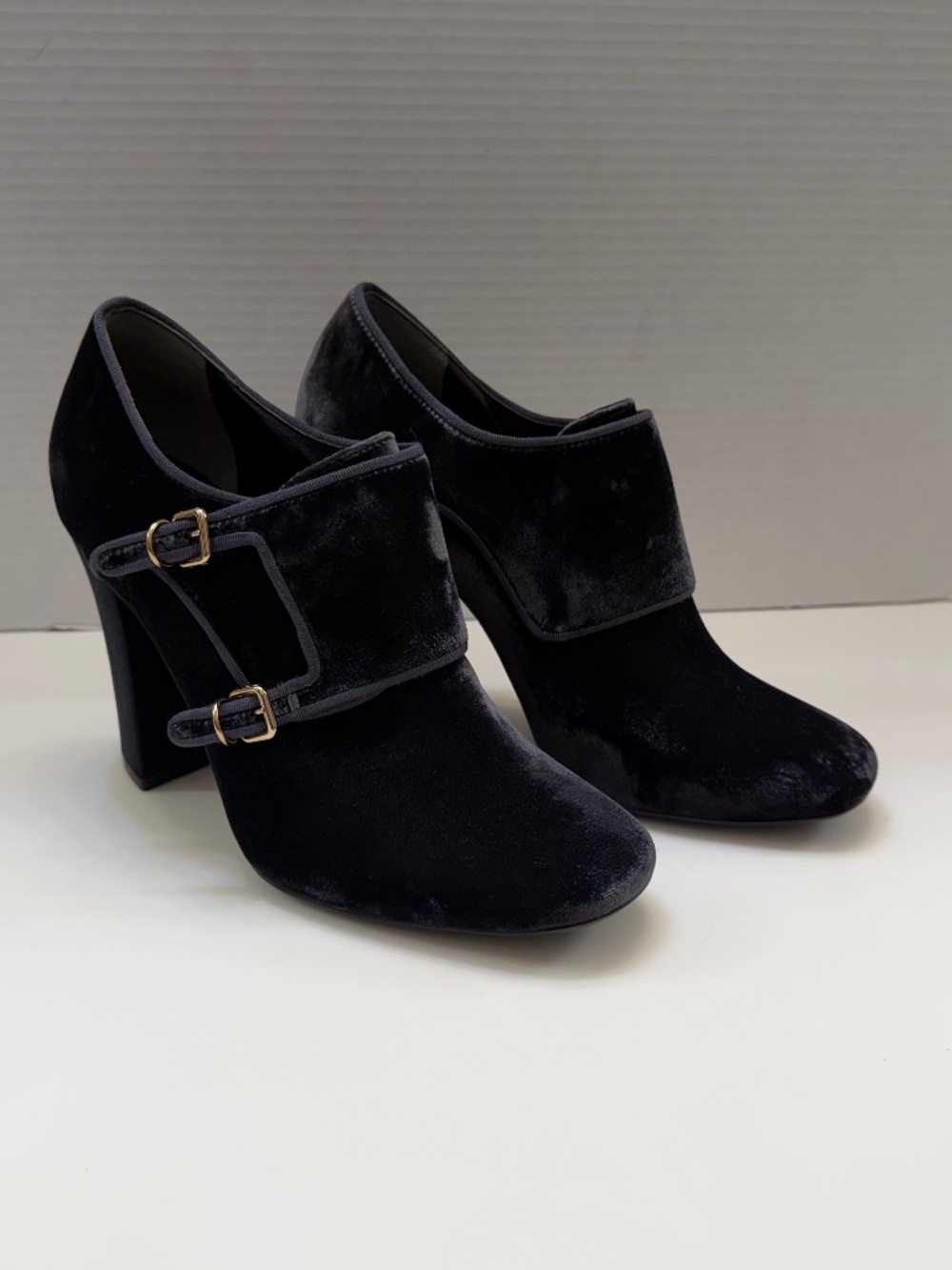 NWOT Tory Burch Velvet Block Heel Pumps Gold Buckle 9M - Picture 15 of 15
